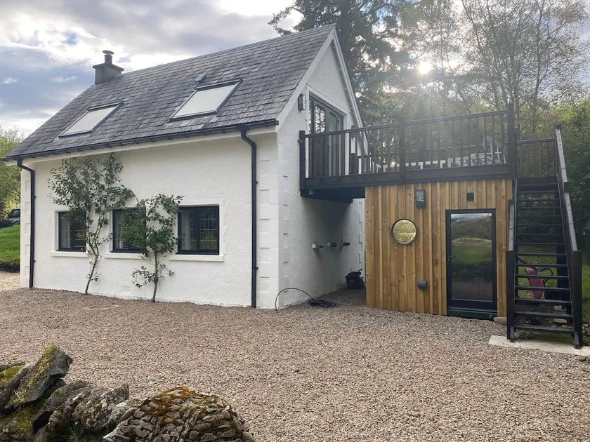 Charming riverside cottage, wood fired hot tub - Image 1