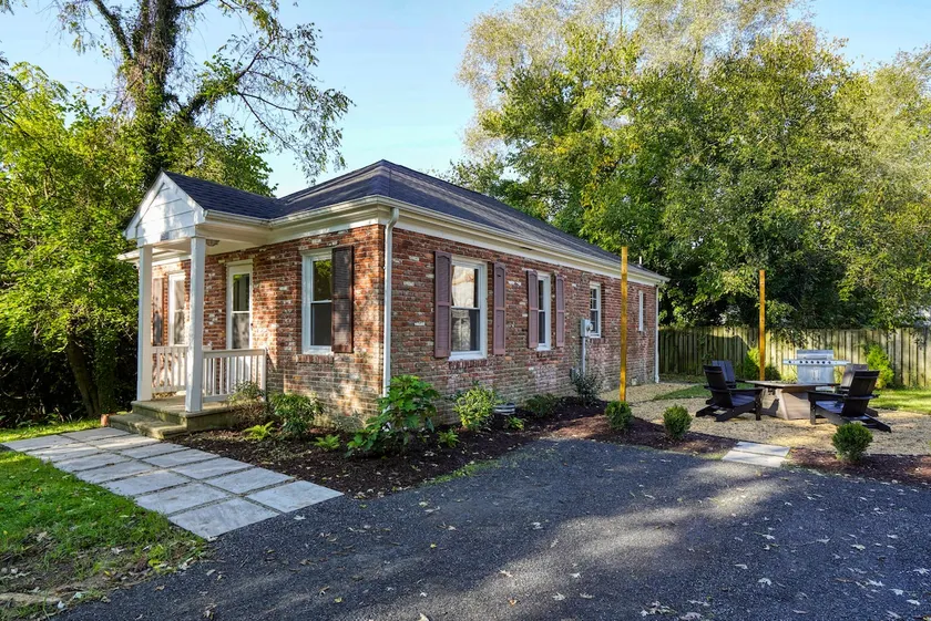Private bungalow with fire pit near Easton, Denton - Image 1
