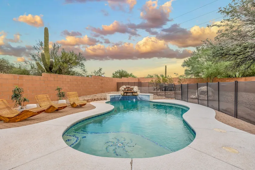 Mountain Side Big 5BD House in the Foothills Wow - Image 1