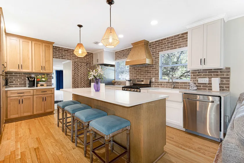 Pool, bbq & large backyard in charming downtown. Pet Friendly! - Image 1