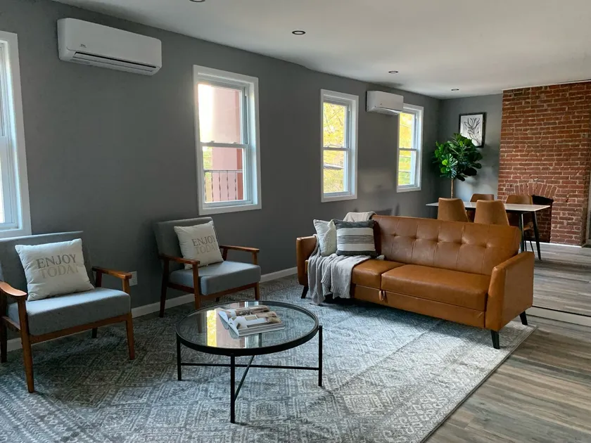 Spacious 2-Bedroom Apartment close to Manhattan #1 - Image 1