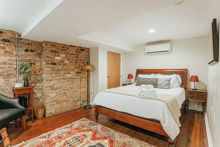 Staunton Underground-Apartment-Eigenes Badezimmer - Image 1