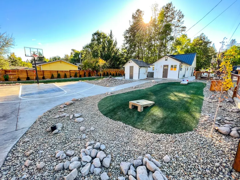 Family Friendly Home! HotTub, Game Room, MiniGolf! - Image 1