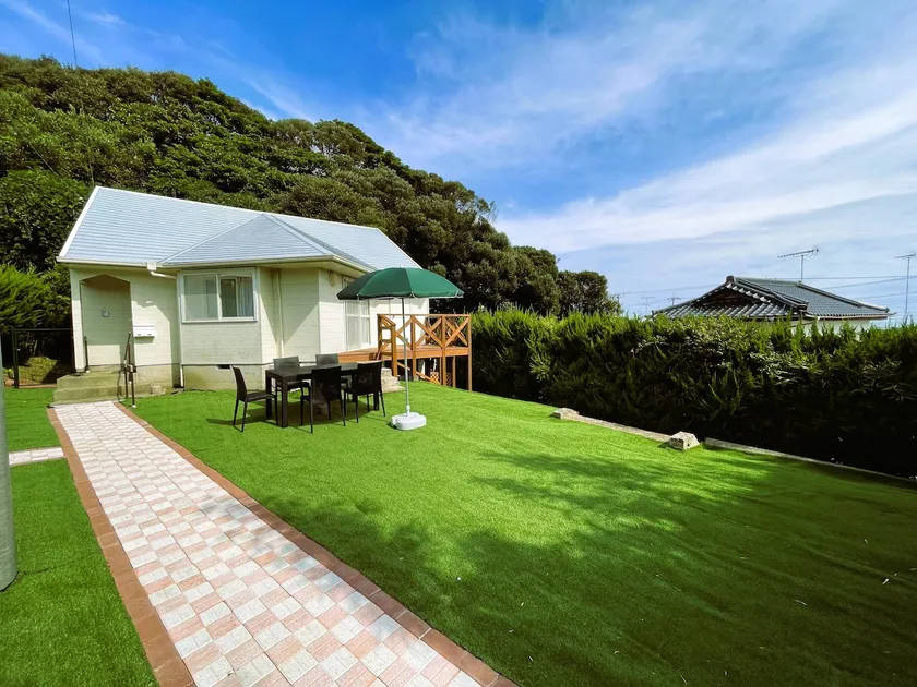 Pet-friendly villa with garden overlooking the sea, BBQ allowed, maximum 5 people, parking available [10% discount for 2 nights] - Image 1