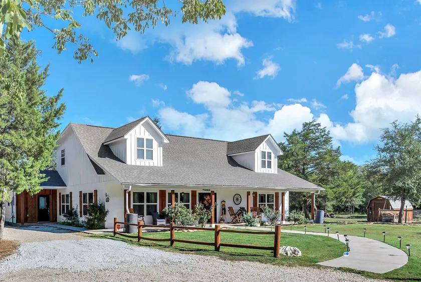 Florence Family Farmhouse Retreat - Image 1