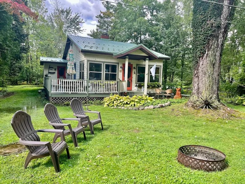 Lakeside Cottage near Chautauqua Institution - Image 1