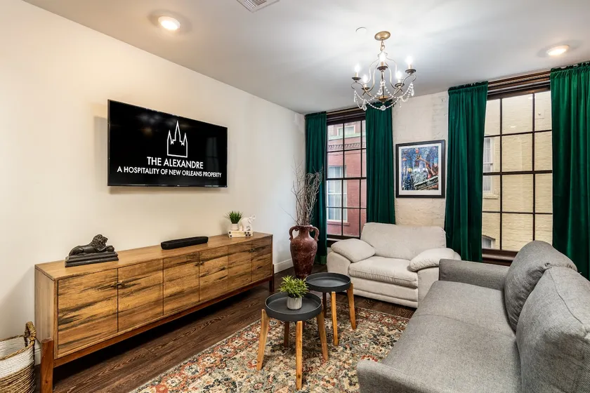NOLA Charm: 2BD Retreat Near French Quarter - Image 1