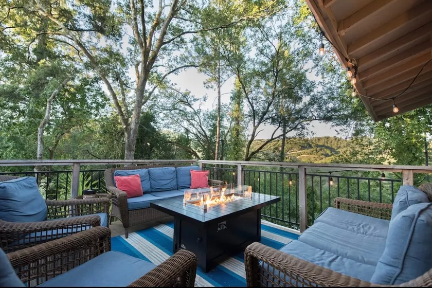 Rio Vista-River Gem With Hot Tub & Vineyard Views - Image 1