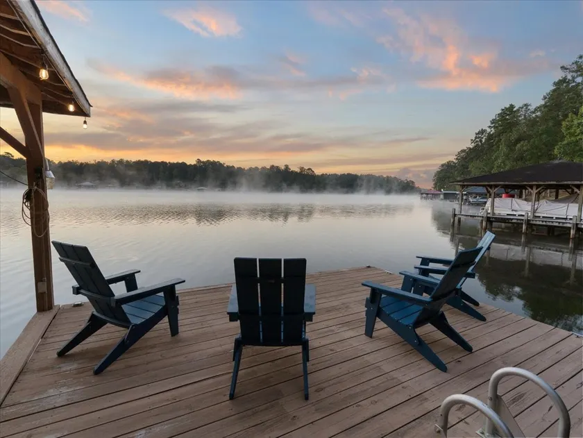 Peachy Pines - Serene Lakefront Cottage w/ Dock - Image 1