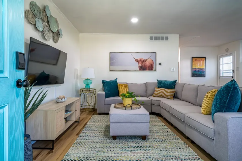 Peaceful 2BR in a Prime Spot w/ Yard - Image 1