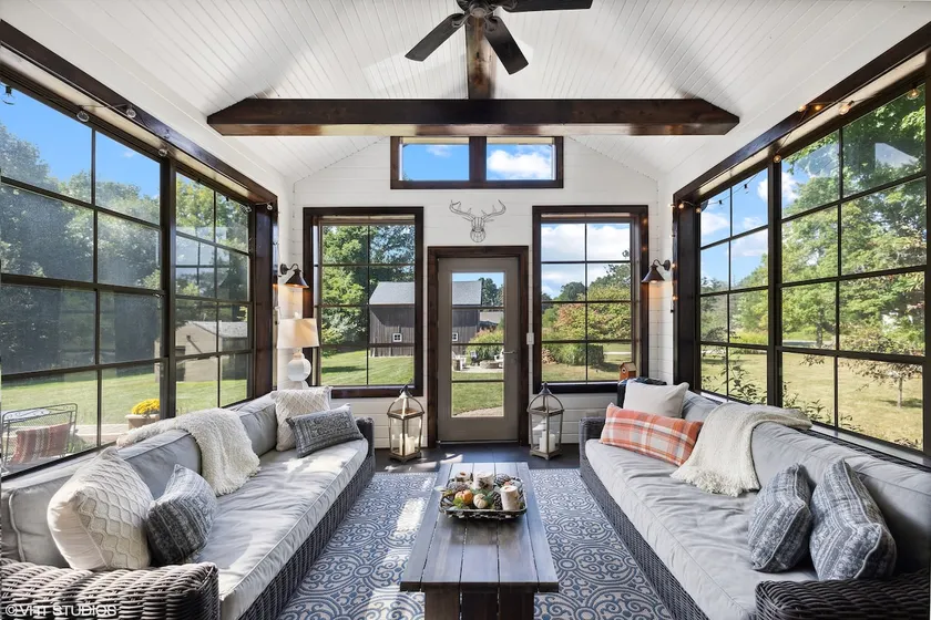 Hot tub open year round in modern/rustic cottage! - Image 1