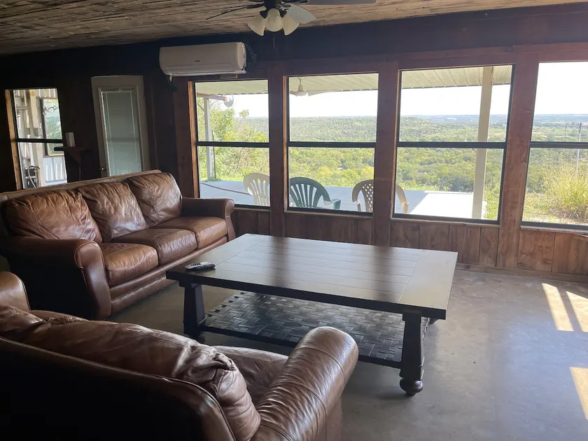 4-bedroom home with gorgeous view - Image 1