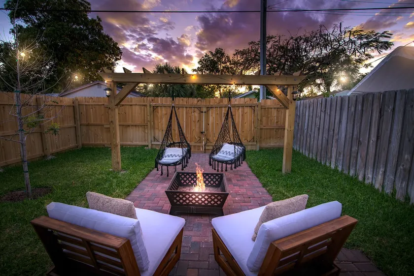🌴 Private Cottage ☀️ - Fully Fenced In - KING Beds, Brand New, Near Beach - Image 1