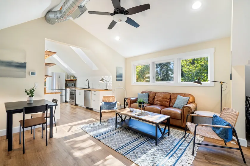 Upscale Lakefront ADU w/ Access to Pickleball Ct. - Image 1