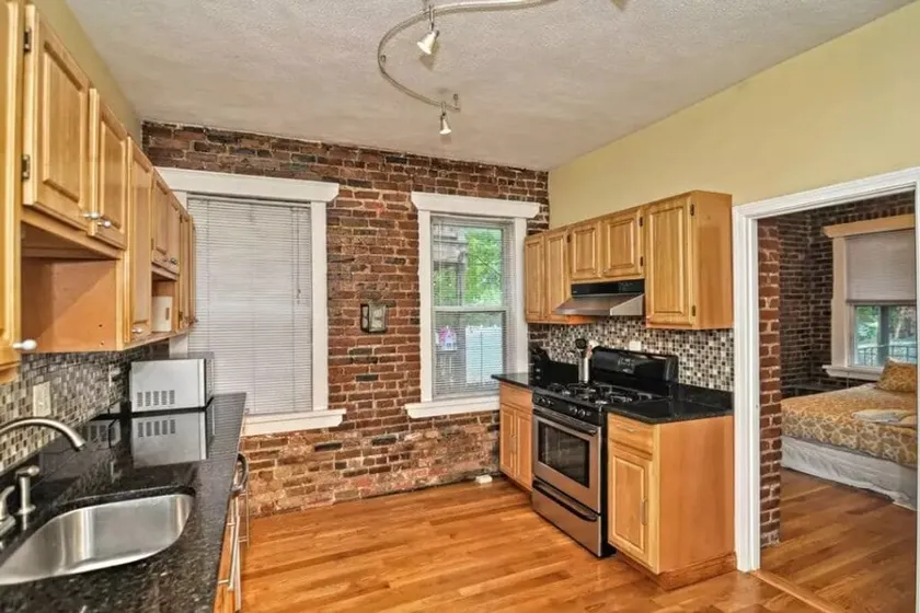 4BD/2BA w/ 2 King Beds! Near Airport and Subway. - Image 1