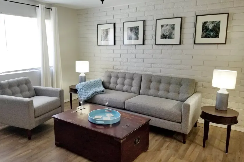 2 Bedroom 1 Bath Duplex with Free Parking 318 - Image 1