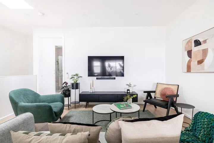 3 BedroomTownhouse-free parking - Image 1