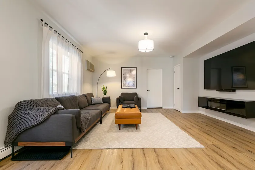 LUXE APT: Steps from Cross County Mall, near NYC - Image 1