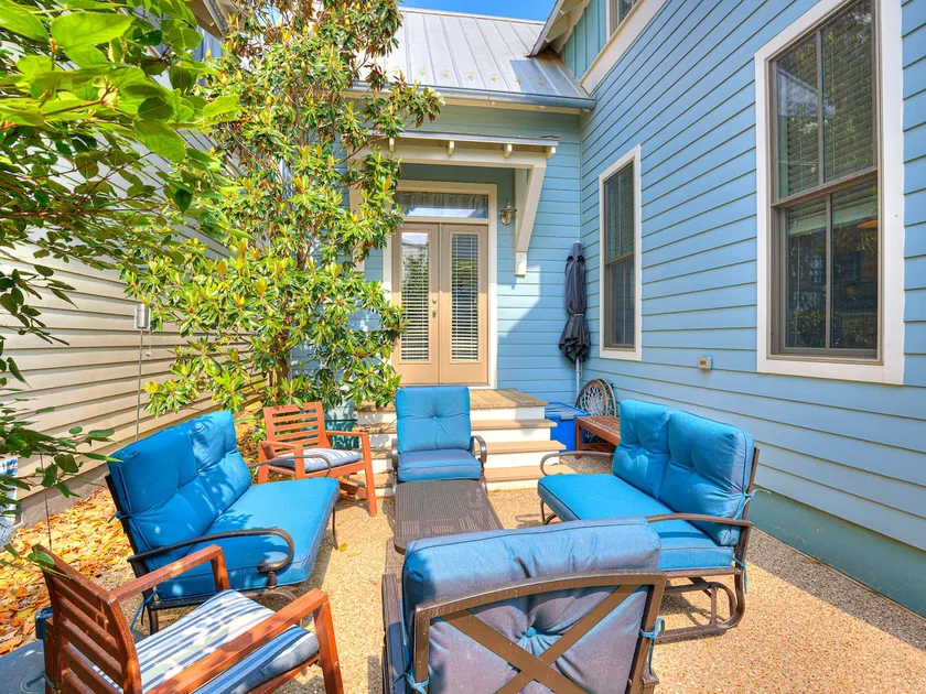 Charming Twinkle Lane Cottage - Image 1
