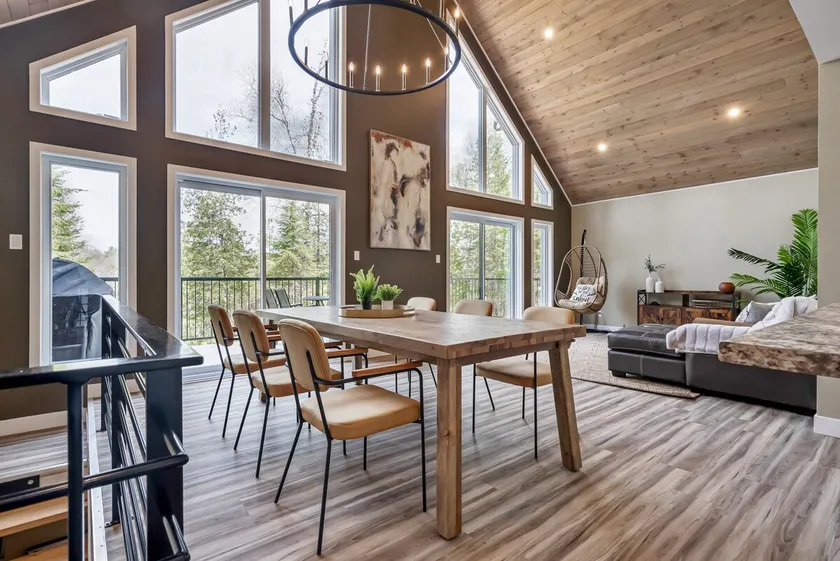 Lakefront Chalet with Hot Tub 1 hr from Ottawa - Image 1