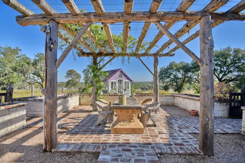 The Union Hill House *Outdoor Hot Tub* - Image 1