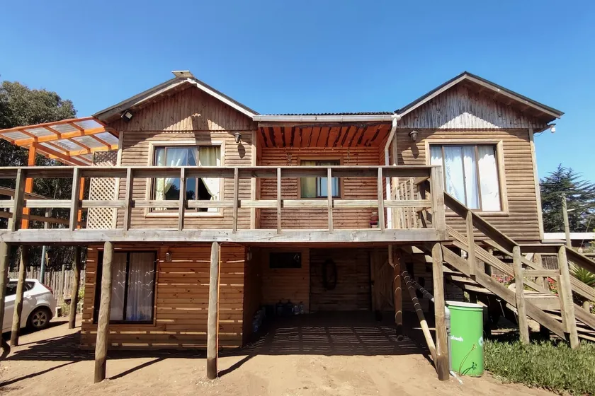 Beautiful rustic cabin steps from Playa Caucau - Image 1