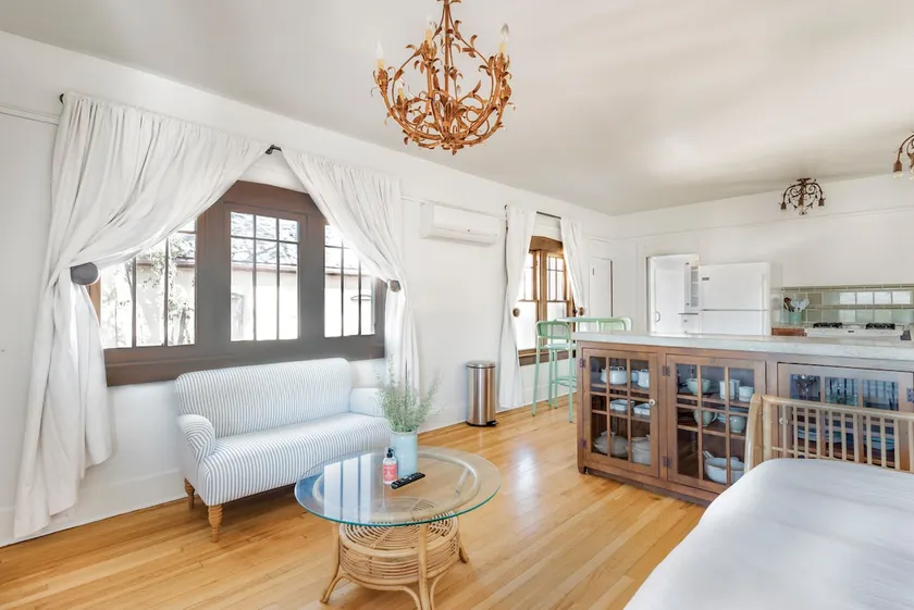Bespoke Duplex North~Historic Charm in East Dwntwn - Image 1