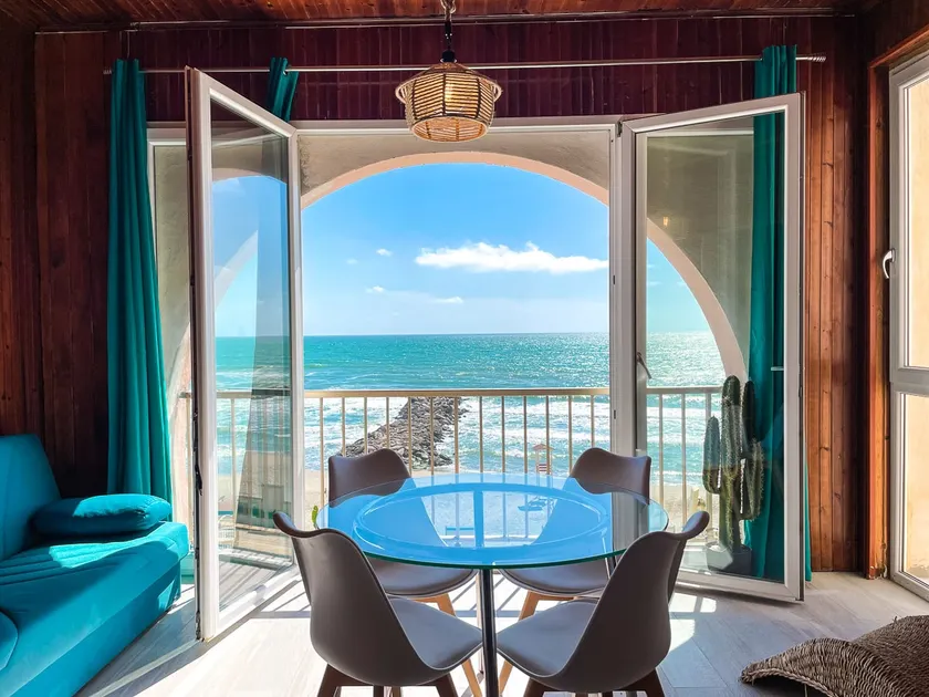 Athena Sea front Apartment, Parking & Pool - Image 1