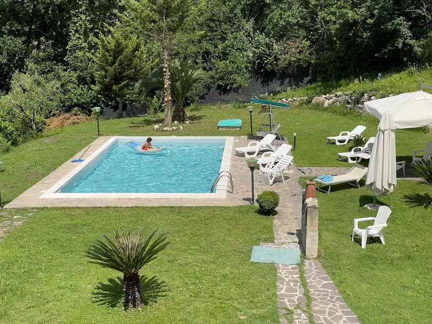 Countryside villa with pool - Image 1