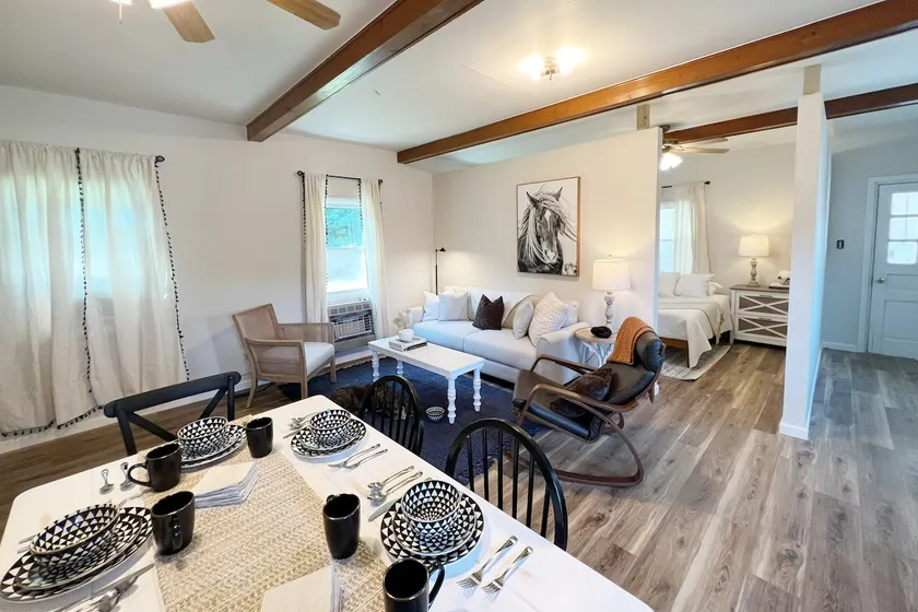 Countryside-Stablehouse-Cozy for 2-Summer Getaway! - Image 1
