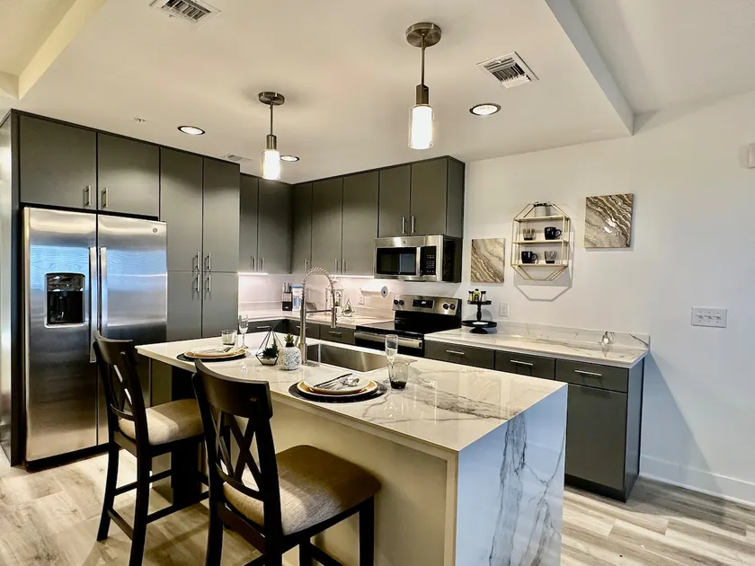 Lavish 1 Bedroom in a high-rise building! - Image 1