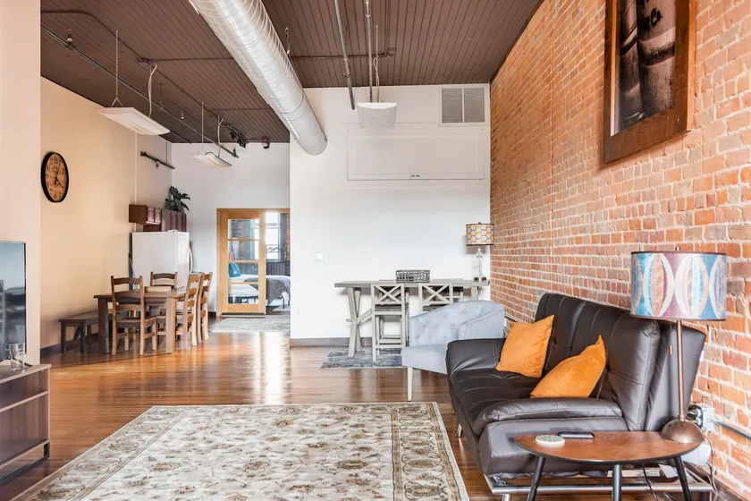 Great location in downtown Ann Arbor! - Image 1