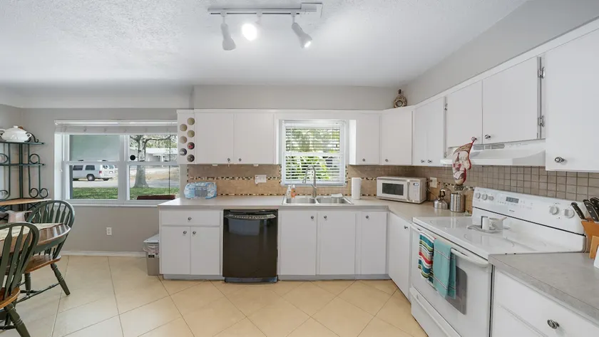 Large 2 bedroom 3 beds sleeps 6 or more - Image 1
