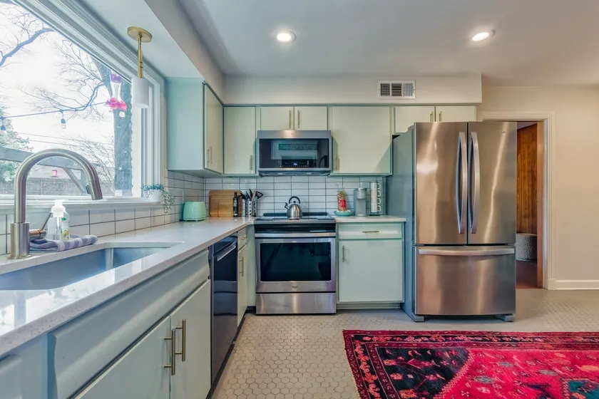 Welcome to Cove Park! Super Convenient Location! - Image 1