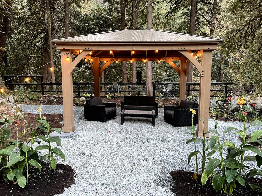 Cozy Creekside Cottage *open for Spring Break* - Image 1