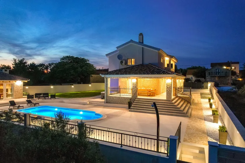 Villa Relax - private pool & Jacuzzi & sauna & gym - Image 1