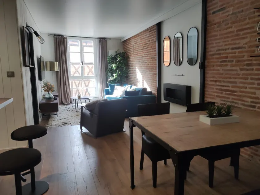 Beautiful apartment in Carmes - Image 1