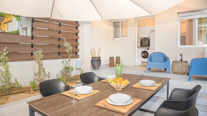 JasmineStay - Two bedroom apartments with backyard - Image 1
