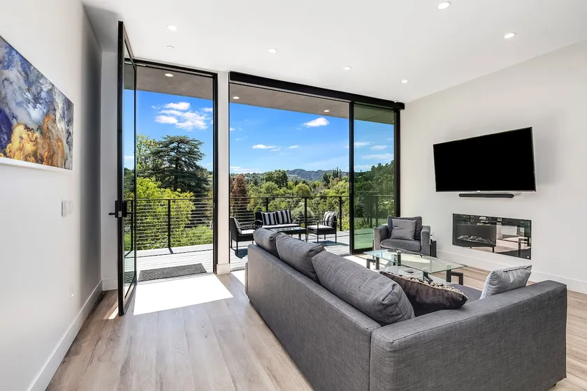 Romantic Getaway | MTN Views | Two En Suites | Spa - Image 1