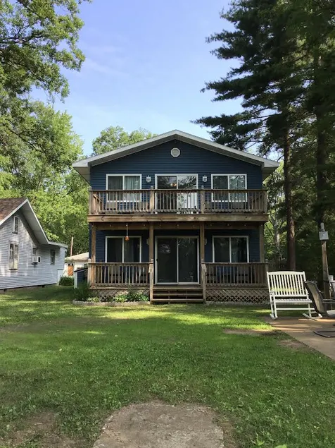 River retreat in Momence, IL. with river access. - Image 1