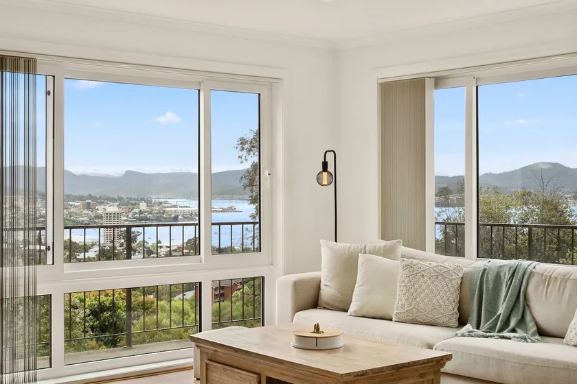Lovely 2 Bed Home with views - Image 1