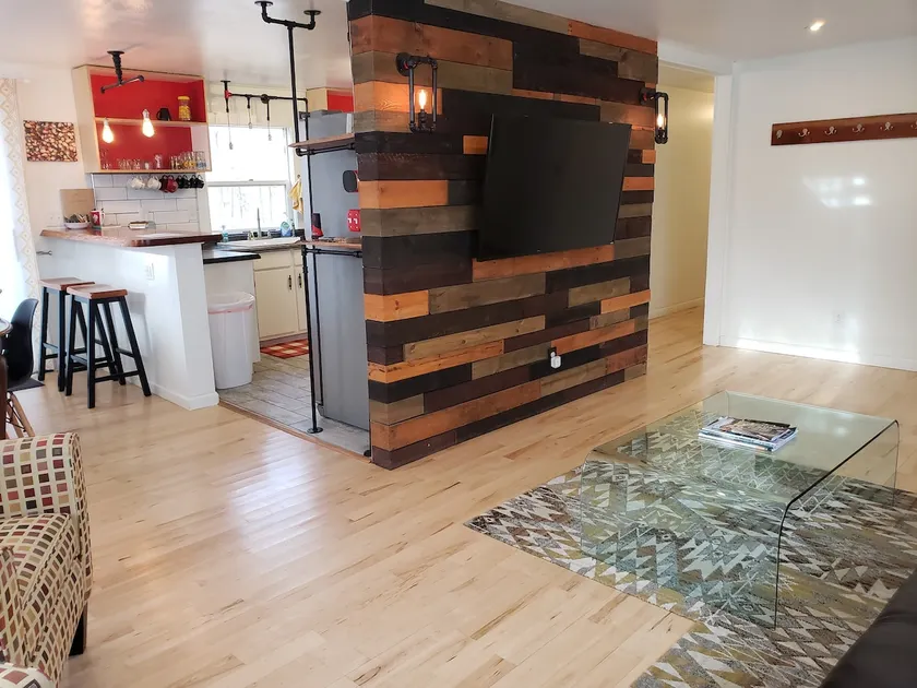 Modern Family Whole House. - Image 1