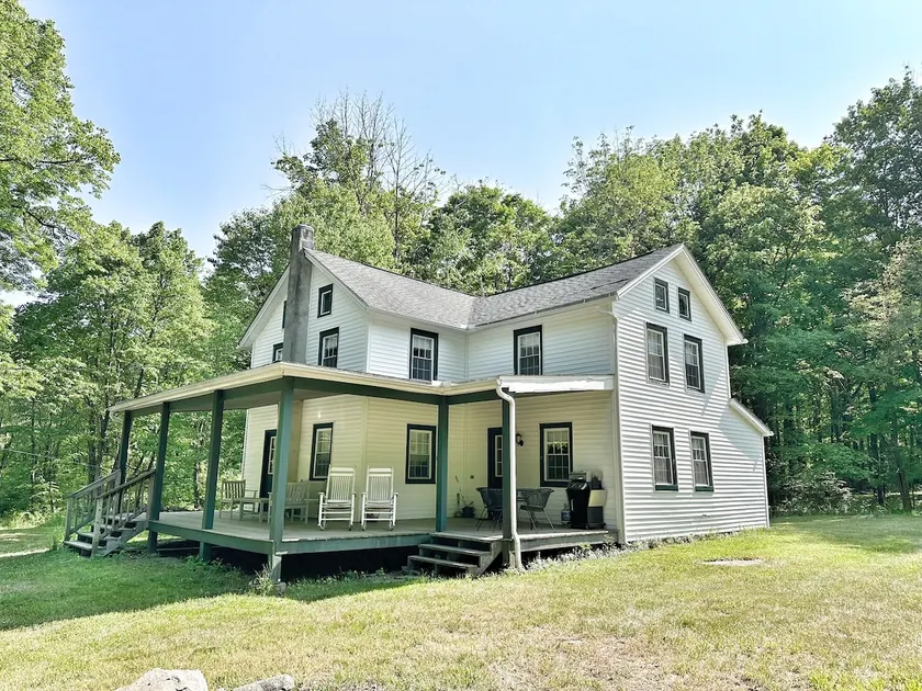 Pocono Mountain Woodrow Farmhouse - Image 1