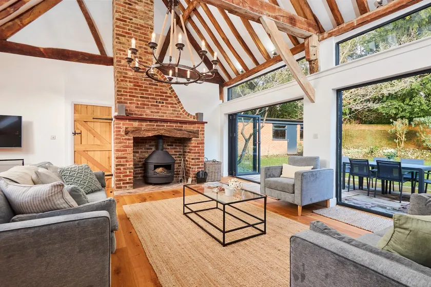 Stunning Barn Retreat; Garden, Fire, Country Walks - Image 1