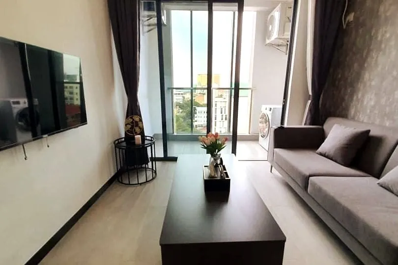 Beautiful & Cozy 1-Bedroom Unit in City Center 12-10 - Image 1