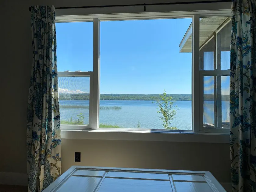 Lakeside Cottage #1, newly remodeled 2 bedroom AC - Image 1