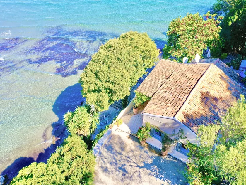 Apraos Beachfront House by DadoVillas - Image 1
