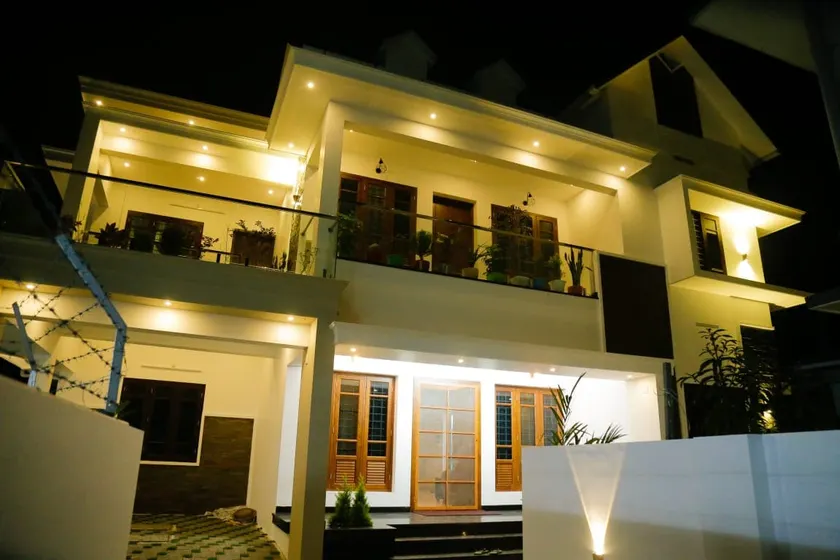Luxurious 2 BHK vacation home in Maradu - Image 1