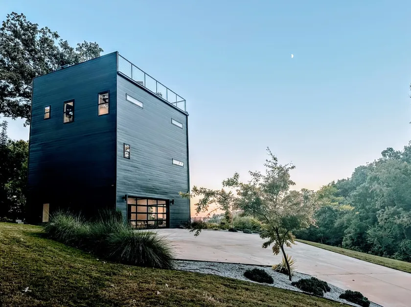 Modern Home | Fire Pit | River View - Image 1