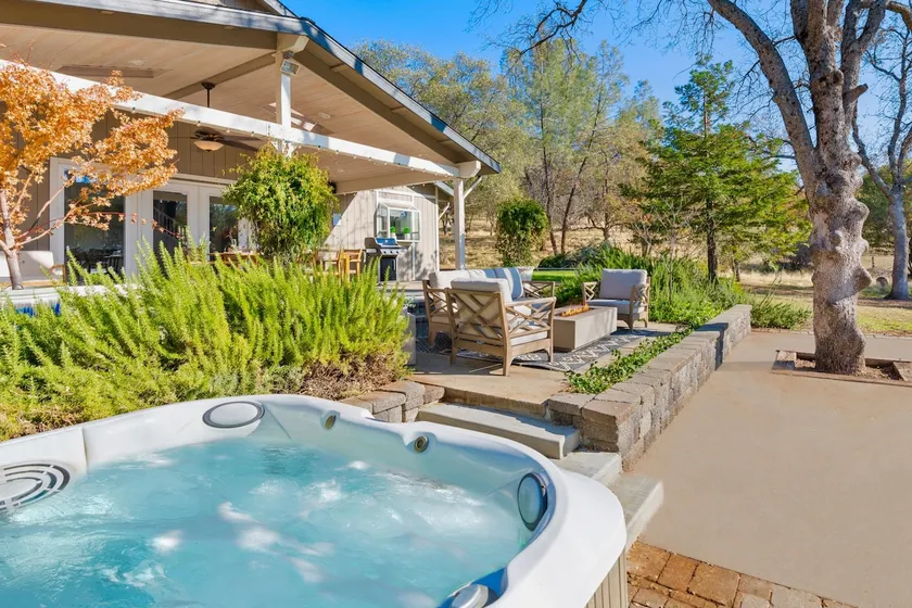 Private Paradise: Big Backyard, & Secluded Haven - Image 1
